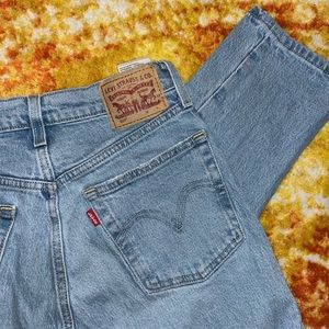Light Wash Levi’s 501 Jeans